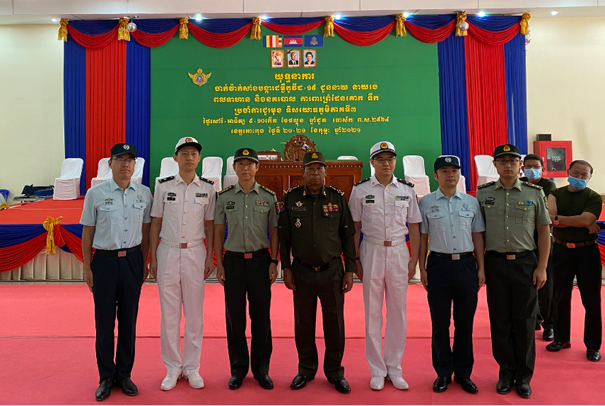 Tentara Kamboja Disuntik Vaksin Tiongkok_fororder_01