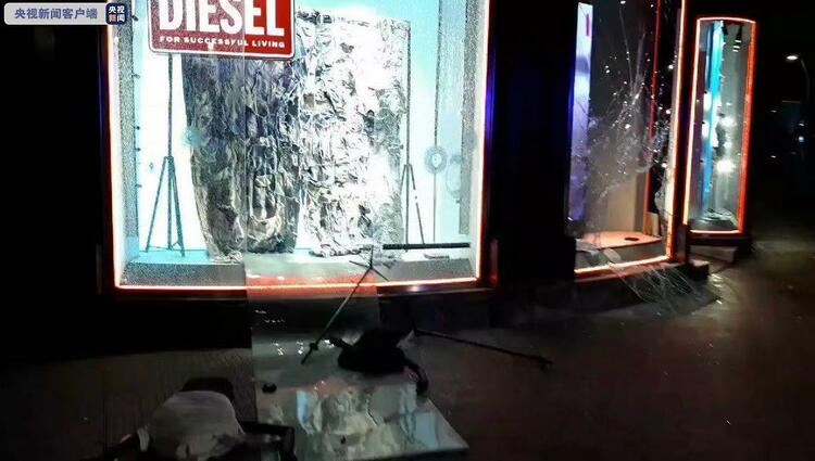 西班牙巴塞罗那抗议仍在持续 加泰罗尼亚音乐厅遭到破坏