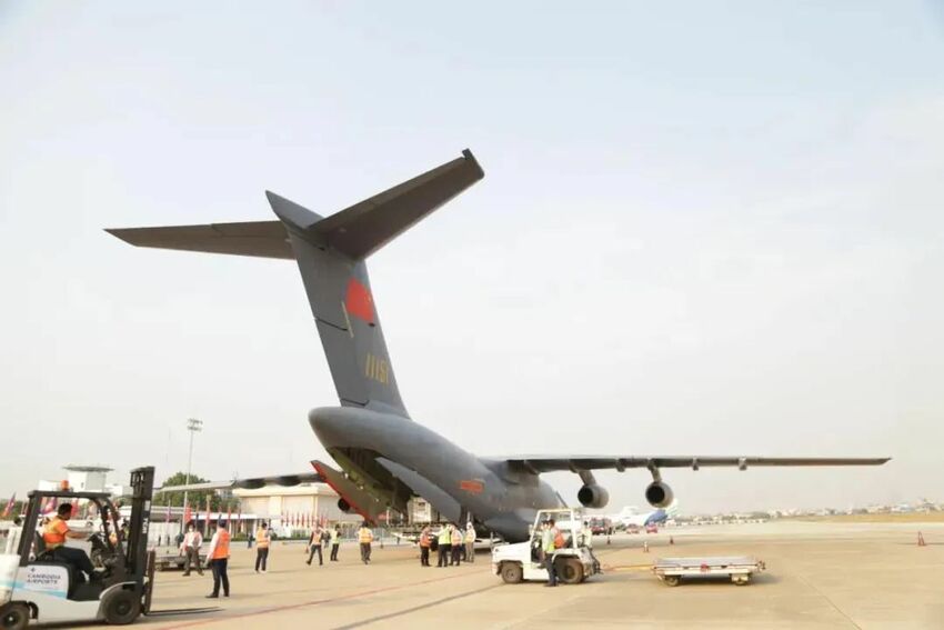 Tentara Kamboja Disuntik Vaksin Tiongkok_fororder_05