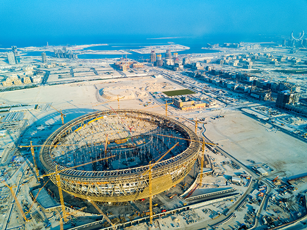 卡塔尔世界杯主体育场屋面主体结构完工