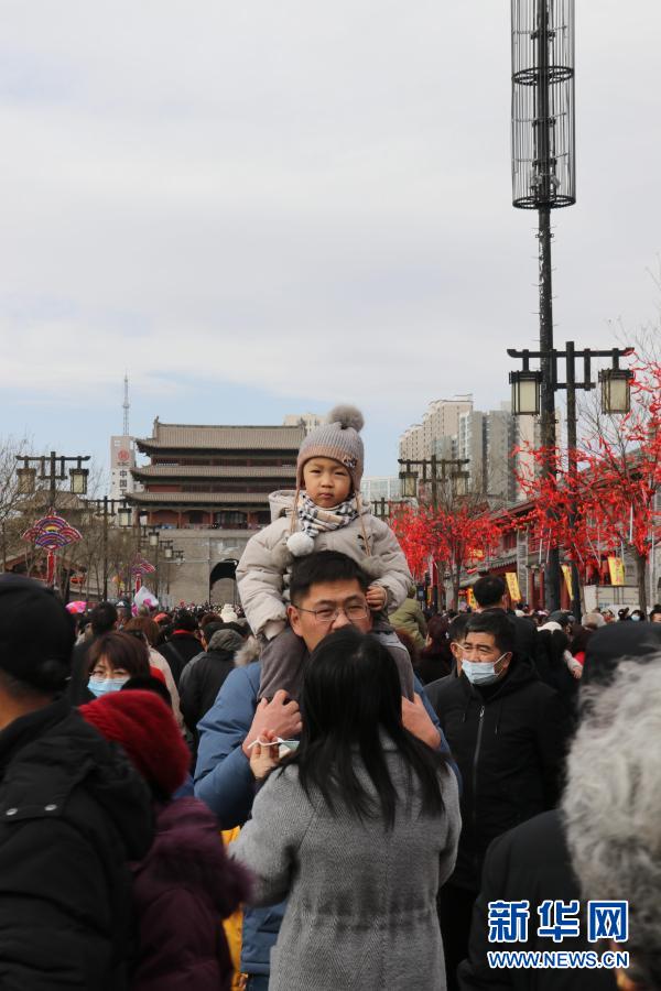 山西大同：古城墻裏品民俗