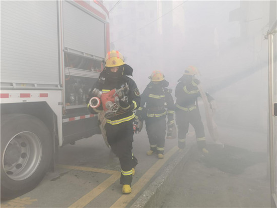 泰州海陵工人社區開展消防演練活動