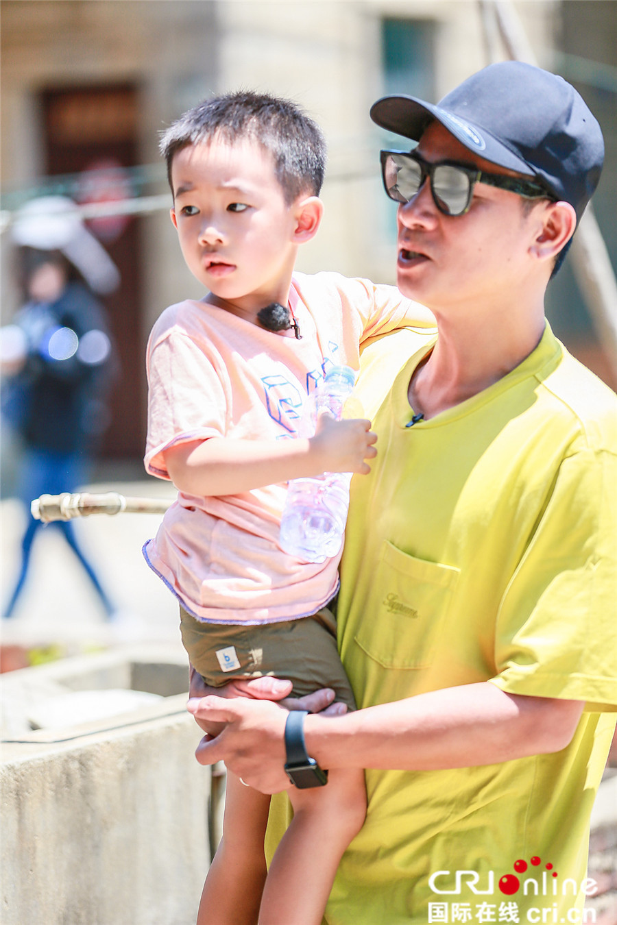 图片默认标题_fororder_10-陈小春和儿子Jasper