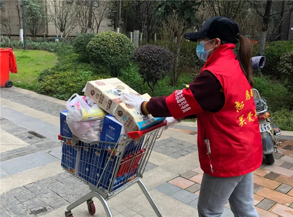 【湖北】武汉城市职业学院下沉教师熊雯：抗“疫”中的“小战神”