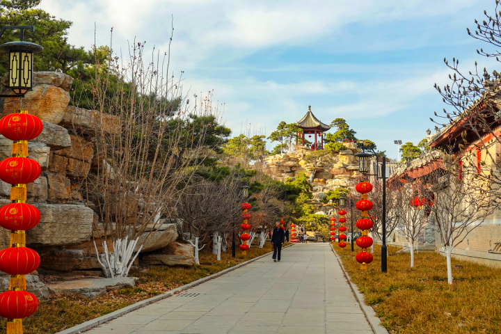 济南历城:染绿昔日荒山02虞山变身休闲公园