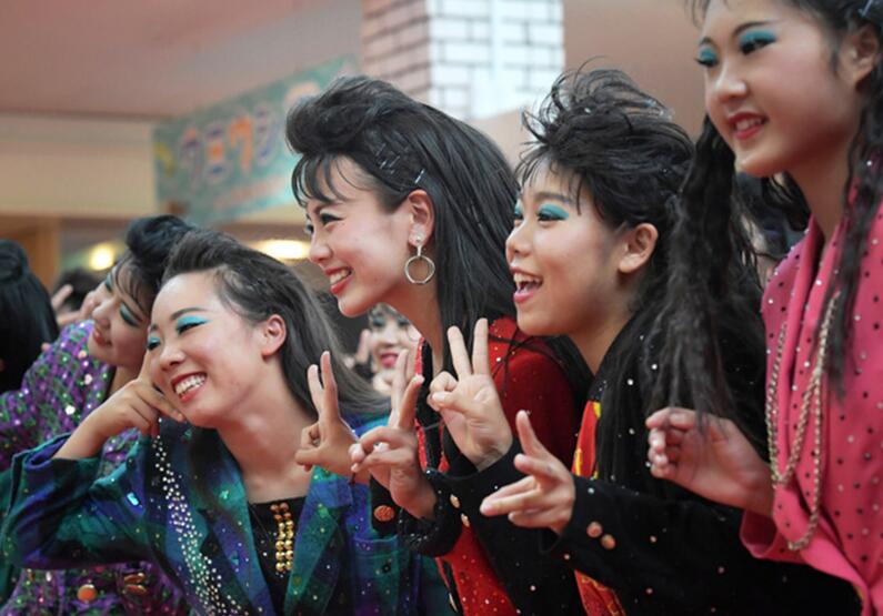 日本高中生穿妈妈衣服 扮80年代辣妹跳舞走红 日本高中生穿妈妈衣服 扮80年代辣妹跳舞走红