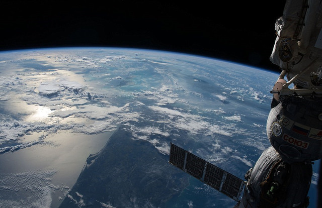 太空中看地球全景图片图片
