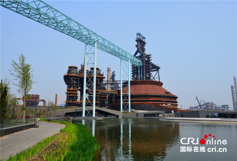 秀池池畔的三高炉