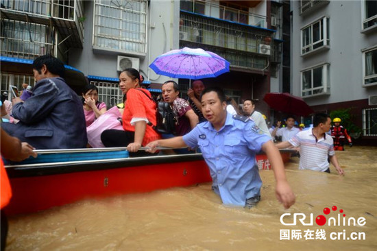 已過審【區縣聯動】【長壽】長壽深夜突降暴雨 警方緊急救援受災群眾500余人【區縣聯動列表】長壽深夜降暴雨 警方緊急救援受災群眾