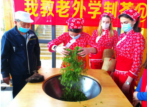 重慶巴南：“老外”學制茶 向世界展示中國非遺茶文化