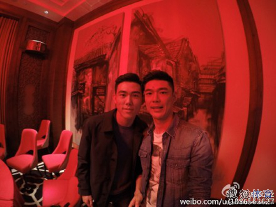 恒大六将登陆浙江卫视跨年 合影鹿晗跑男