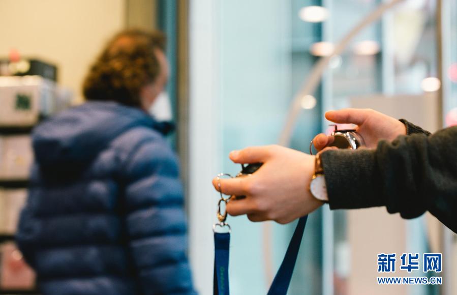 Berlin Jerman Bersyarat Buka Toko_fororder_o1