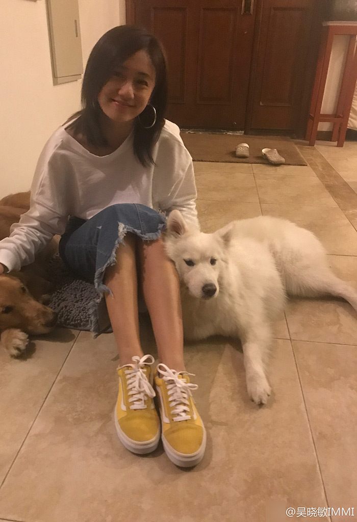 吴晓敏罕见晒与老公朴树同框照 爱犬离世十分伤心