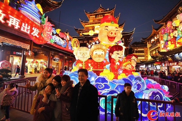 小猪佩奇空降豫园 豫园新春民俗艺术灯会今起亮灯