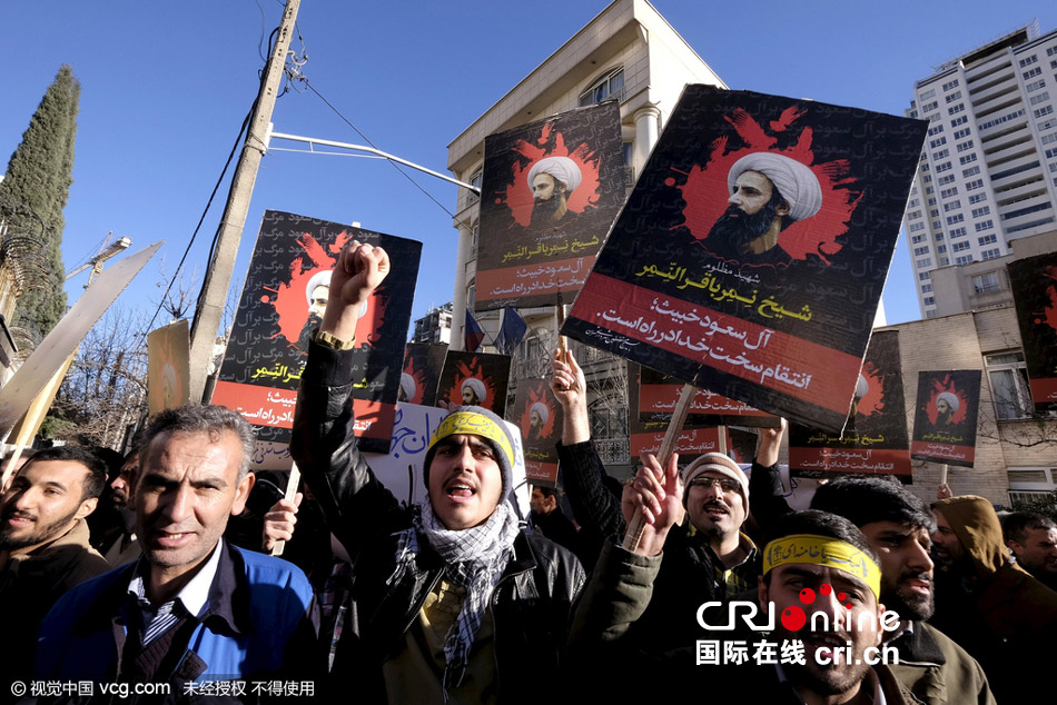 伊朗德黑兰,当地民众前往沙特使馆前游行,抗议沙特处决什叶派宗教人士