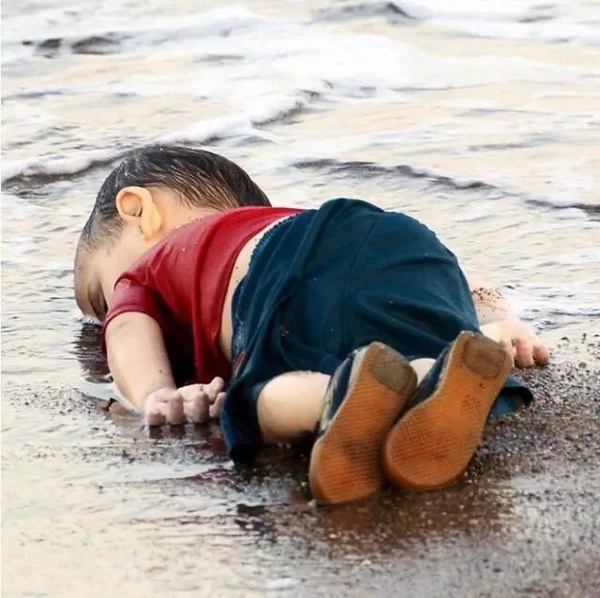 希腊海岸新年再传噩耗：2岁难民落水溺亡