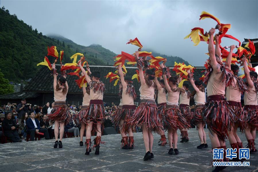 没有围墙的博物馆——探访鄂西山区“大修”后的古吊脚楼群