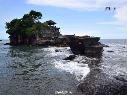 中国一名女游客在巴厘岛自拍 坠崖身亡