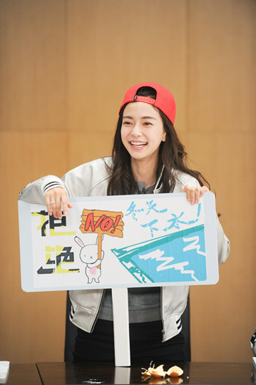 跑男团集体抗议节目组 baby智斗黑衣人爆笑来袭