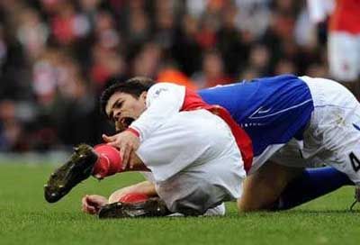 撕心裂肺邹正断腿令人胆寒盘点体坛断腿惨案