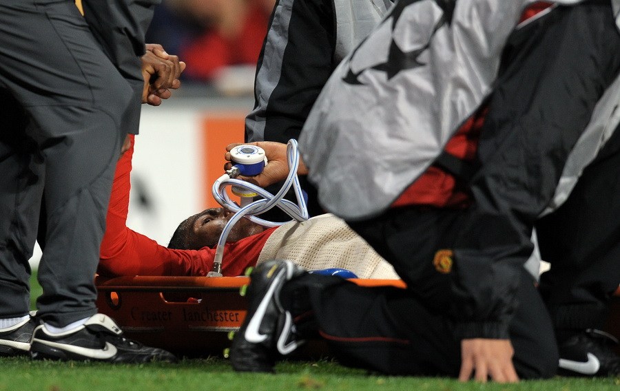 撕心裂肺邹正断腿令人胆寒盘点体坛断腿惨案