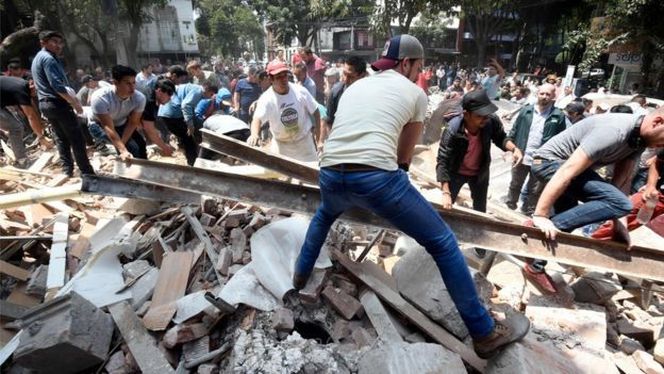 ​在墨西哥城，地震造成墻壁懸挂物品脫落_fororder_%3DQIhgnq1eIcf4OoBxNGWir7d4T%3DjG6a7ungqPWfVcv3wZ1505852995328compressflag