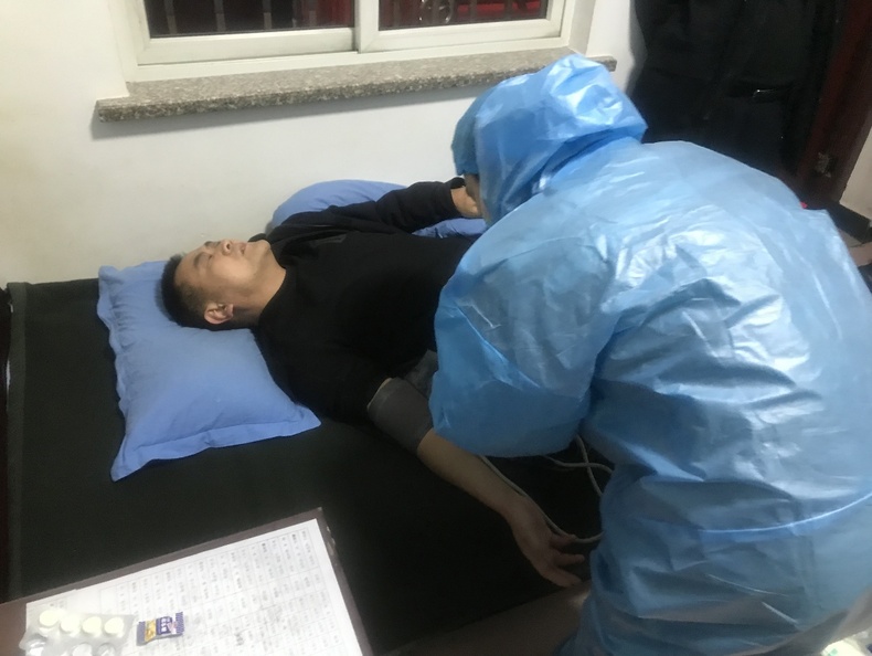 “抗擊疫情 警徽在閃耀”⑲|一線連續奮戰10天 丹東民警累倒在執勤途中