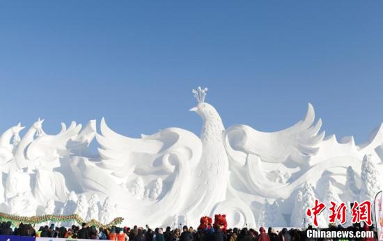 长春冰雪旅游节开幕 200余座雪雕齐亮相