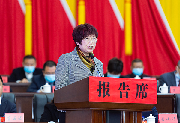 自贡大安区政协九届五次会议开幕_fororder_4魏玉华作提案工作报告（摄影-廖志全）