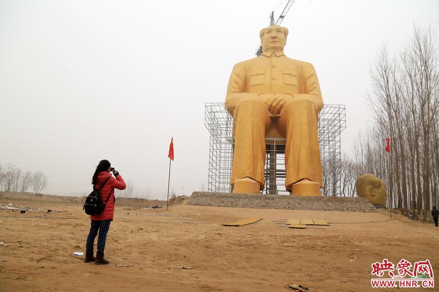 河南一农村建巨型毛主席像高三十余米耗资百万