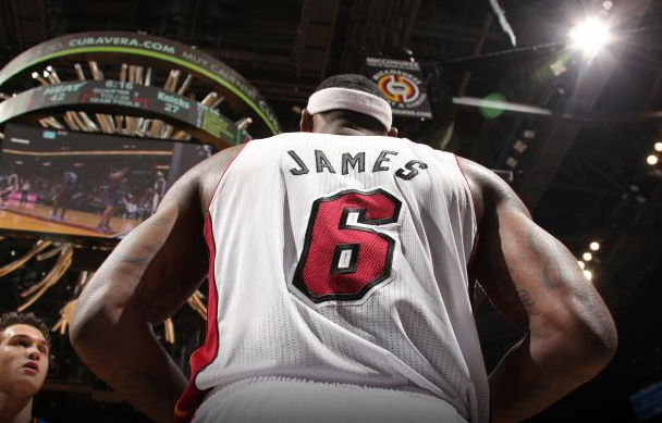 NBA史上八大背叛：詹皇第一 霍华德三姓家奴