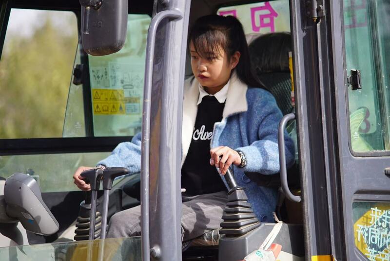Daliba ce ta farko dake koyon ilmin tukin motar hakar kasa a garin Dongxiang_fororder_微信图片_20210303121015