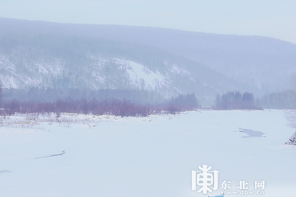 千树万树“雪花开”中国最冷小镇“一秒返冬”