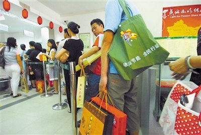 【山东新闻-文字列表】检疫部门:跨境携带或邮寄月饼需慎重 【山东新闻-文字列表】检疫部门:跨境携带或邮寄月饼需慎重