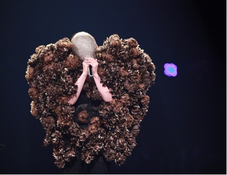 冰岛式酸奶助力《蒙面唱将猜猜猜》首发全揭面 猜评团集体“放水”感动全场