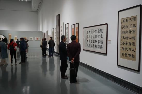 “崑曲與書法”霍國強書法展在蘇州美術館舉辦_fororder_觀眾觀展7(1)