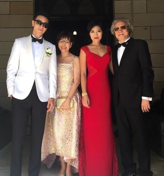 王阳明蔡诗芸大婚 王阳明晒家庭温馨婚照:家人永远第一