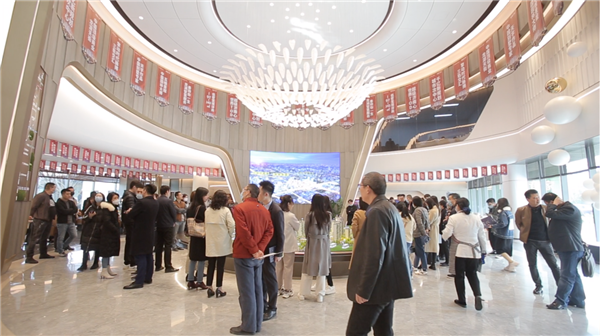 【急稿 3月5日需要发出 客户供稿】【房产资讯】龙湖·天曜“曜启”济南新样板