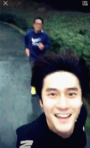 城会玩! 蒋劲夫直播跑步九百万网友围观(图)