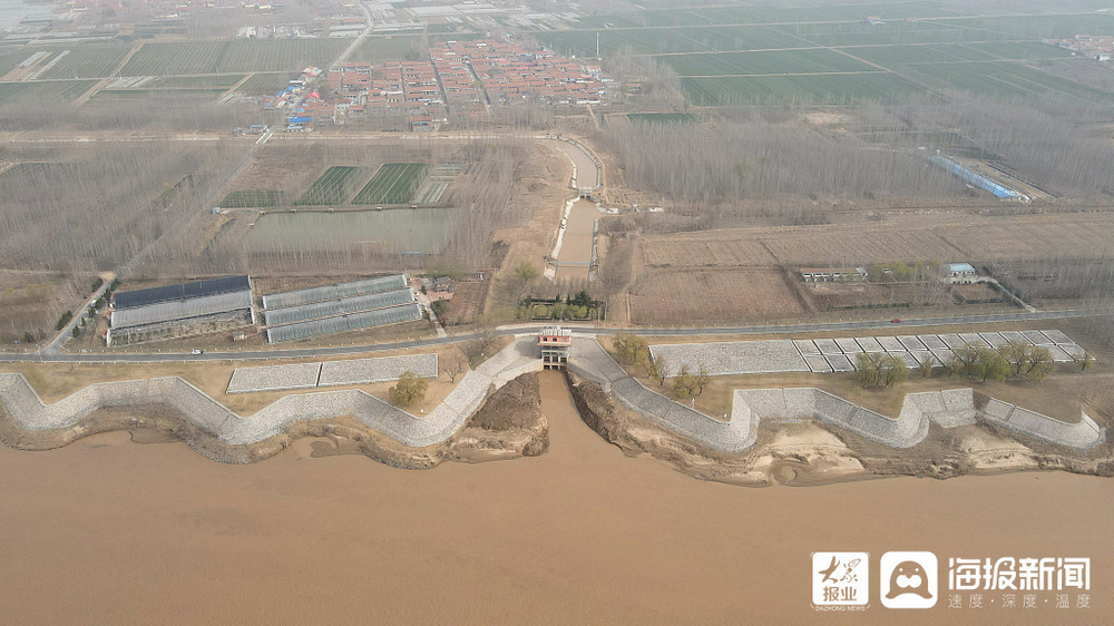 滨州：多处引黄闸开闸放水灌溉农田