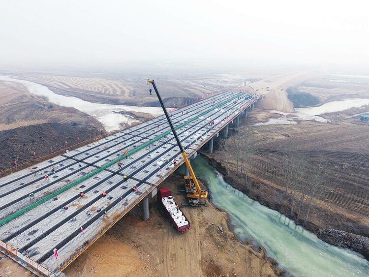 集安至桓仁高速公路8处洞身开挖施工;3月初,东双高速公路辽宁段全线