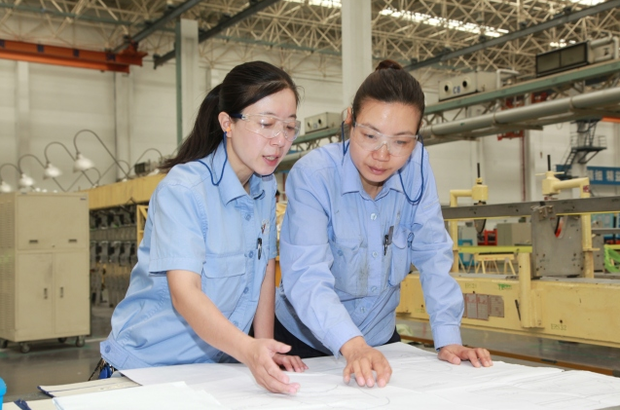 【砥礪奮進的五年】跨越半個世紀的“勞模精神” 浸潤各行各業 共築一個中國夢