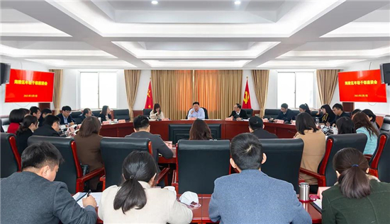 （有修改）（區縣圖文）泰州市海陵區召開年輕幹部座談會