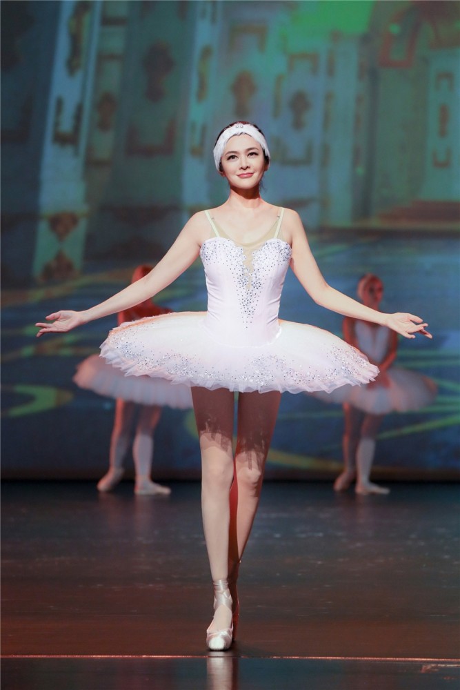 55岁关之琳穿紧身衣跳芭蕾 丰韵犹在仍优雅_娱乐_腾讯网