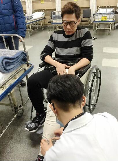 品冠韩国录影意外受伤