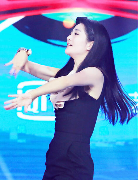 没怀孕?谢娜现身腹平如镜