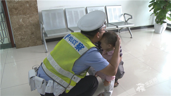 【社會民生 列表】男孩昏厥抽搐與死神賽跑 民警一路護送轉危為安