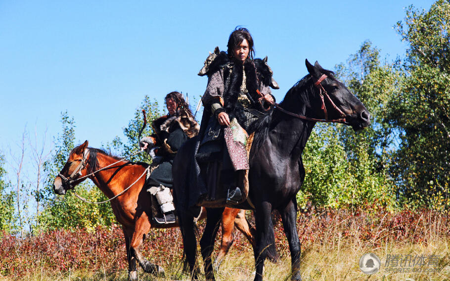 帅气逼人 "义渠王"大秀胸肌惹粉丝尖叫