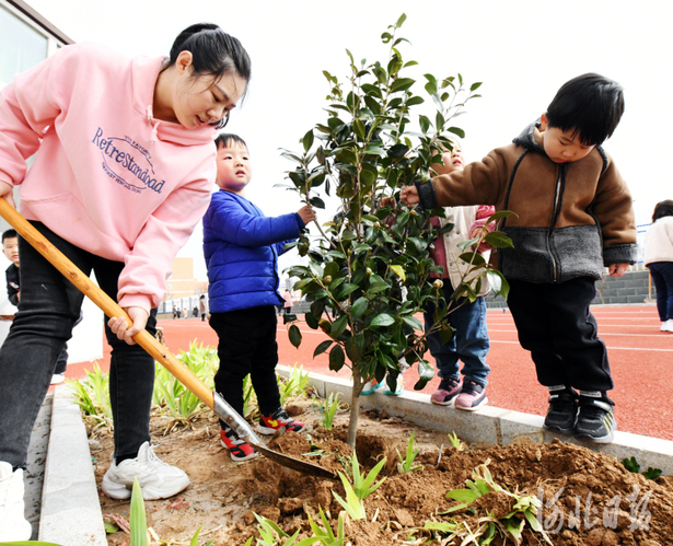 河北：春日植绿正当时