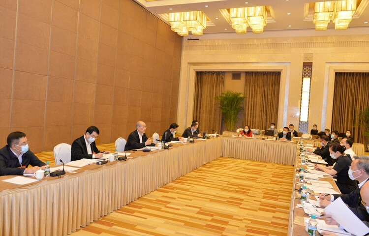 黑龙江省代表团小组会议审议全国人大常委会工作报告、“两高”报告等